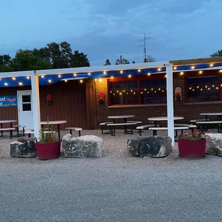 Huron Sands Motel And Restaurant Providence Bay Esterno foto