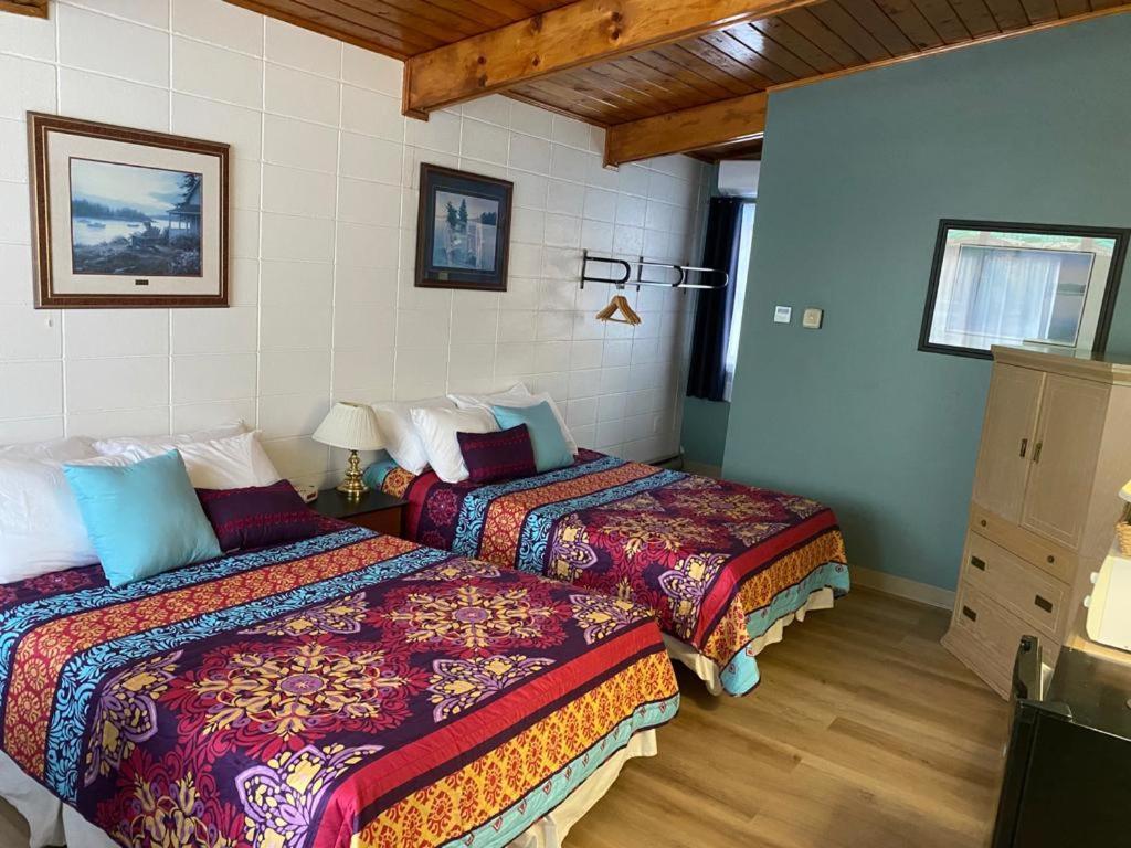 Huron Sands Motel And Restaurant Providence Bay Esterno foto