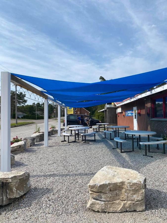 Huron Sands Motel And Restaurant Providence Bay Esterno foto